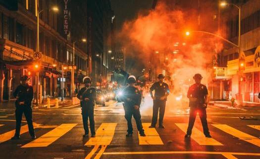 华盛顿全市宵禁是怎么回事华盛顿全市宵禁幕后的原因