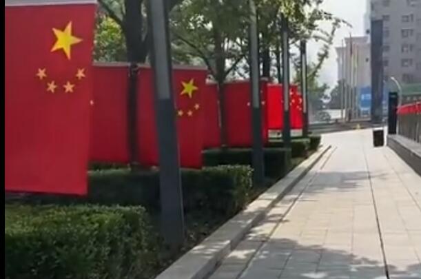 ​4万面五星红旗挂上武汉街头是怎么回事  4万面五星红旗为什么挂上武汉街头