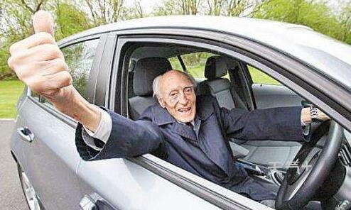 小汽车驾照取消70岁年龄上限是怎么回事 驾驶证70周岁年龄上限取消有什么意义