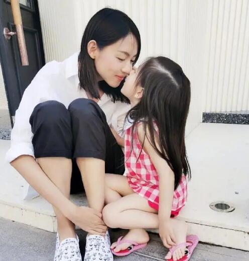 张梓琳4岁女儿腿长是怎么回事 张梓琳4岁女儿腿长是什么情况