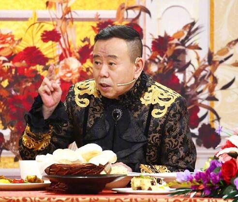 观众为了看潘长江演出爬上树是怎么回事观众为了看潘长江演出爬上树