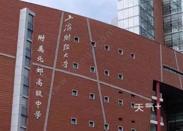 近日,有网友爆料,上海一男高中生在女厕安监控威胁女生.