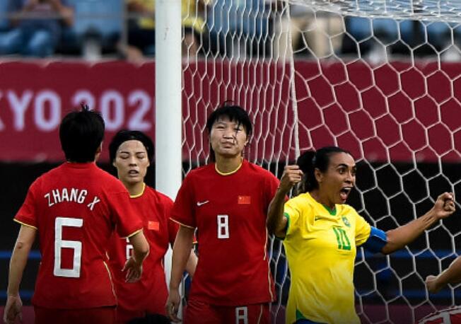 巴西女足5比0中国女足 中国女足奥运首秀0比5不敌巴西