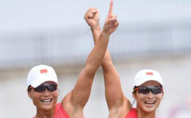 中国组合女子500米双人划艇夺金 徐诗晓和孙梦雅为中国队获得第37枚金牌