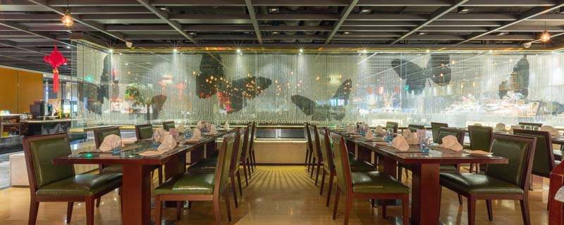 长沙一餐厅柜台摆放1400万现金怎么回事 是炫富还是营销手段？
