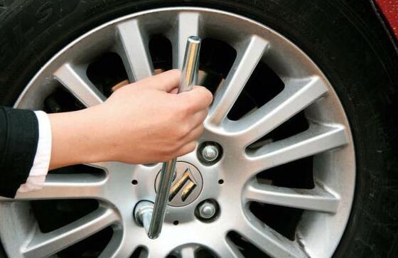 轿车轮胎一般多少公里可以换 汽车轮胎换哪个品牌的比较好