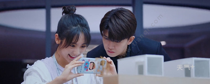 蜥蜴排行_新加坡的巨型蜥蜴先猛后萌,吃饱饱再抱抱(2)