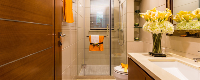 浴室玻璃门水垢怎么清理 浴室玻璃门水垢怎么清理呢