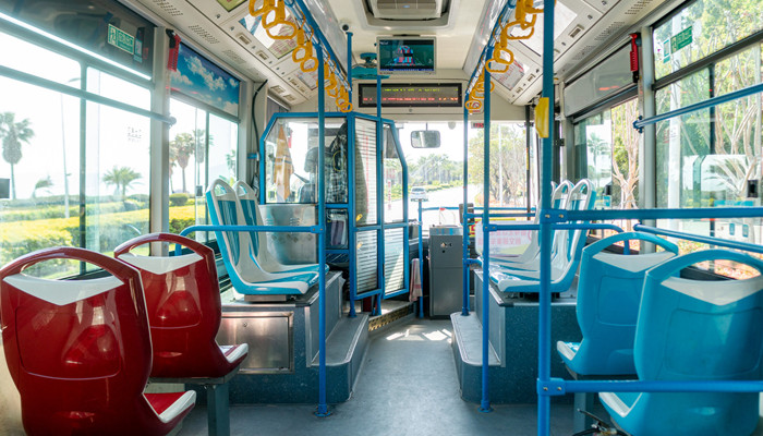 公交车超载的标准1平米站多少人 公交车载客标准1平方米超过多少人才算超载