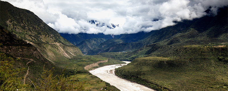 雅鲁藏布江大峡谷形成的原因 雅鲁藏布江大峡谷产生的原因是什么