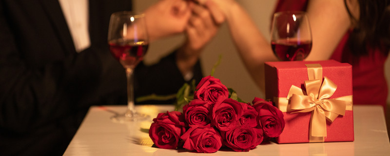 12朵玫瑰代表什么意思 男生送女生12朵玫瑰代表什么意思