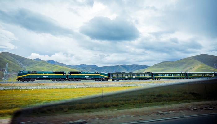 青藏铁路通车是在哪年 青藏铁路是哪年通车的