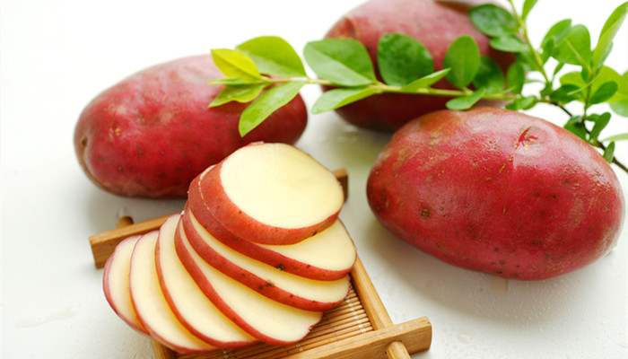 红皮土豆与黄皮土豆的区别 红皮的土豆跟黄皮的土豆有什么区别