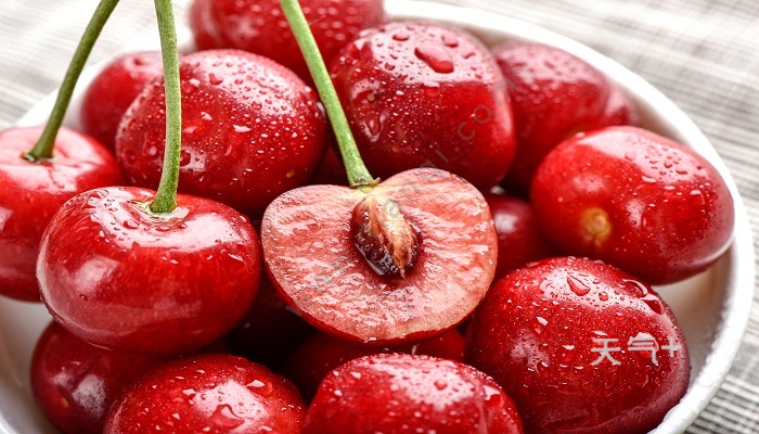 车厘子和樱桃是同一种水果吗 车厘子和樱桃有什么不同
