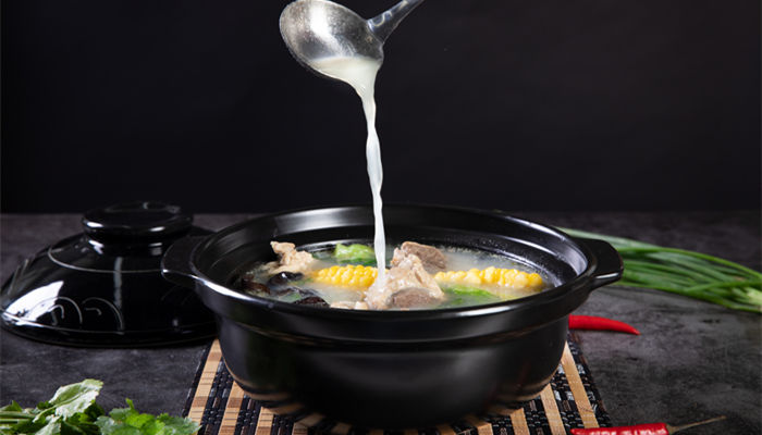 陶瓷锅和砂锅的区别 陶瓷锅和砂锅的区别在哪里
