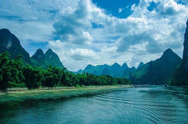 描写桂林山水的古诗句 形容桂林山水的诗句