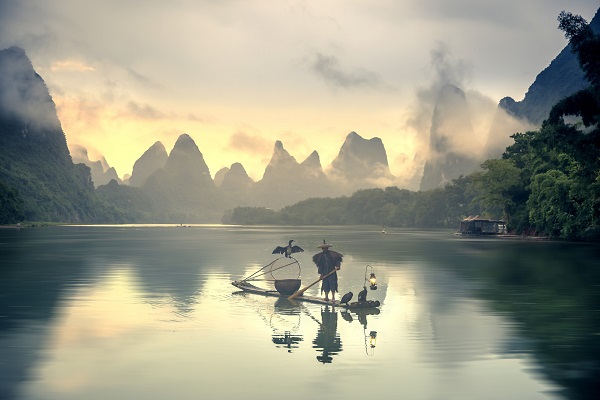 描写桂林山水的古诗句 形容桂林山水的诗句