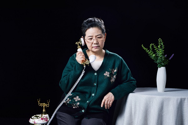 蒋士铨《岁暮到家》她为我缝制棉衣的针脚密密麻麻地,家书里的