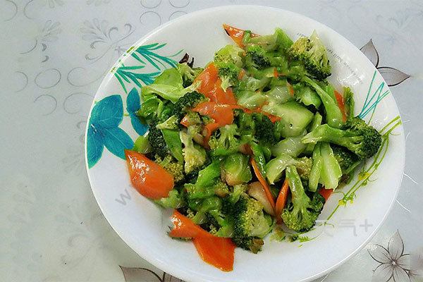 素炒西兰花怎么炒好吃 tqjia