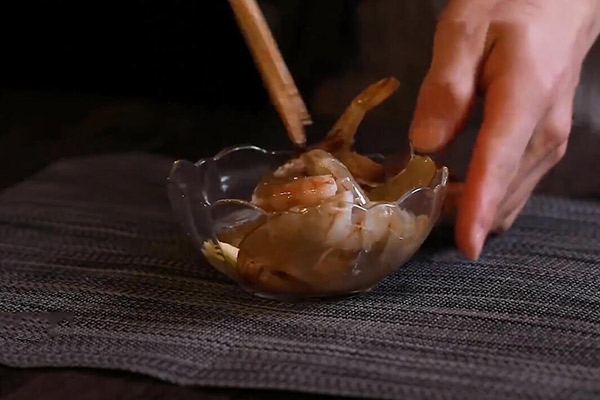 蒜蓉炒大虾的做法 蒜蓉大虾怎么炒好吃
