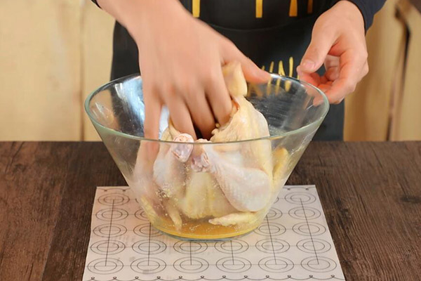 盐焗鸡的正宗做法 盐焗鸡怎么做好吃