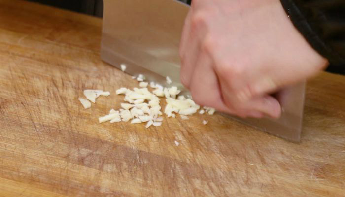 老醋花生米的做法 花生米怎么做好吃