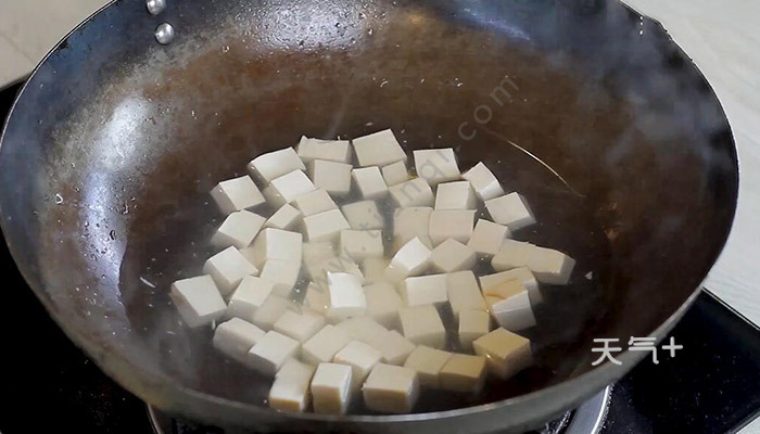 最简单的家常凉拌豆腐怎么做的 tqjia