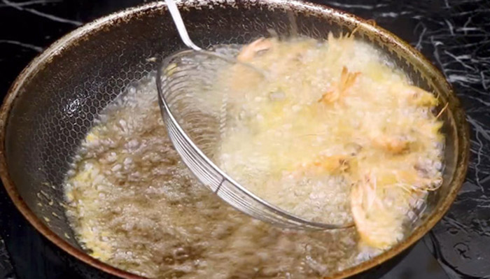 大虾怎么做 葱香大虾的家常做法