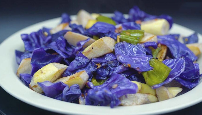 紫甘蓝怎么吃 炒紫甘蓝的做法
