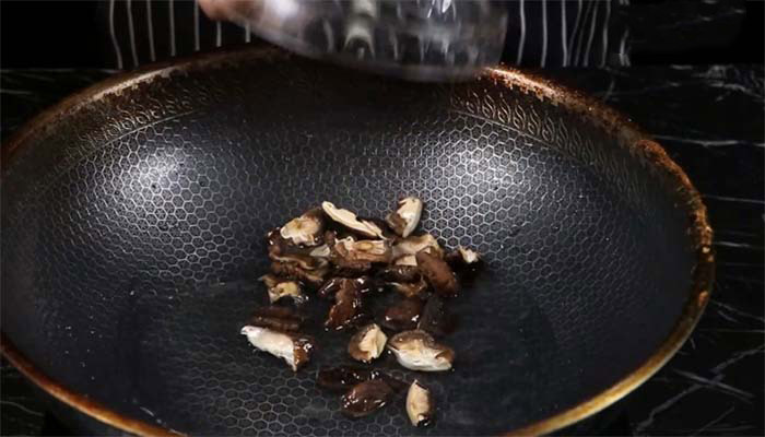 油焖笋菇的做法 油焖笋菇的正宗做法