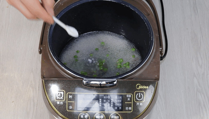豌豆焖饭的做法 焖饭怎么做好吃