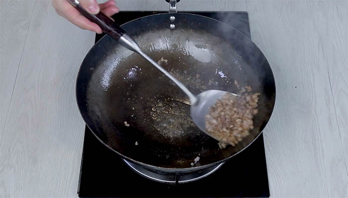 青椒炒皮蛋的做法 炒皮蛋的家常做法