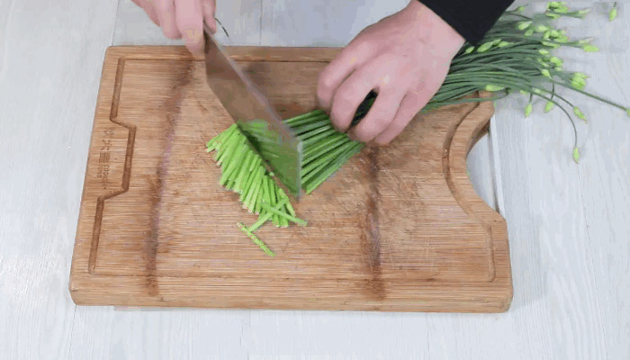 怎么做韭菜花好吃 清炒韭菜花的做法