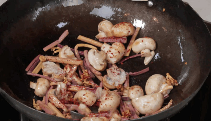蕨菜怎么炒好吃 蕨菜炒蘑菇的做法