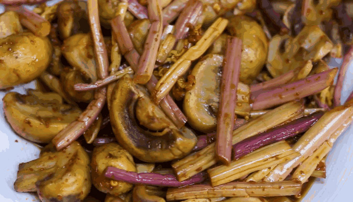 蕨菜怎么炒好吃 蕨菜炒蘑菇的做法