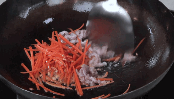炒蕨菜肉丝的做法 蕨菜炒肉丝做法