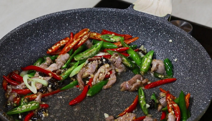 辣椒炒肉怎么做 辣椒炒肉的家常做法