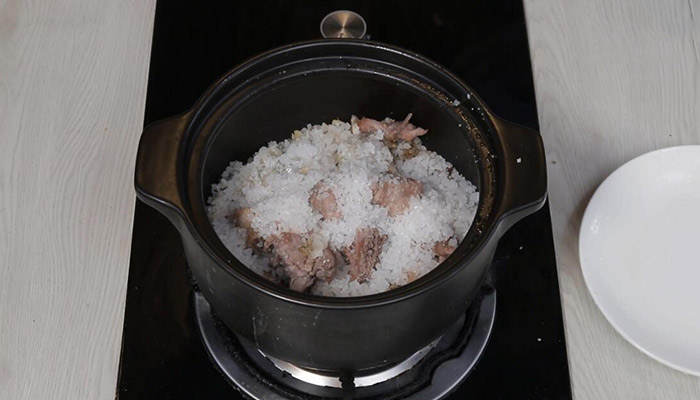 盐焗老鸭煲的做法 盐焗老鸭煲怎么做