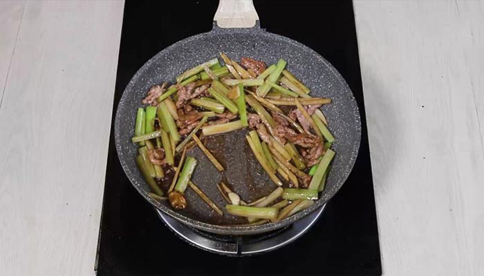 芹菜炒肉丝的做法 芹菜炒肉丝怎么炒