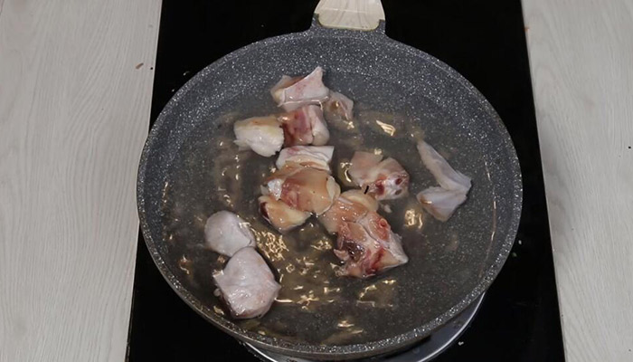 鸡肉怎么做才好吃 海带焖鸡的做法