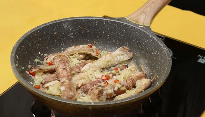 皮皮虾怎么吃 蒜蓉皮皮虾的做法