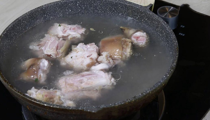 干茶树菇炖猪脚的做法 猪脚怎么炖好吃