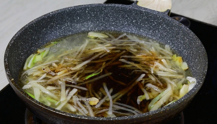 怎么做青椒土豆丝 油焖青椒土豆丝的做法