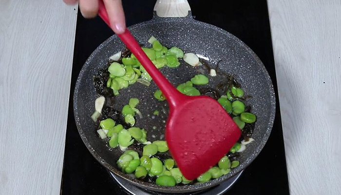 雪菜烧蚕豆的做法 雪菜烧蚕豆怎么做