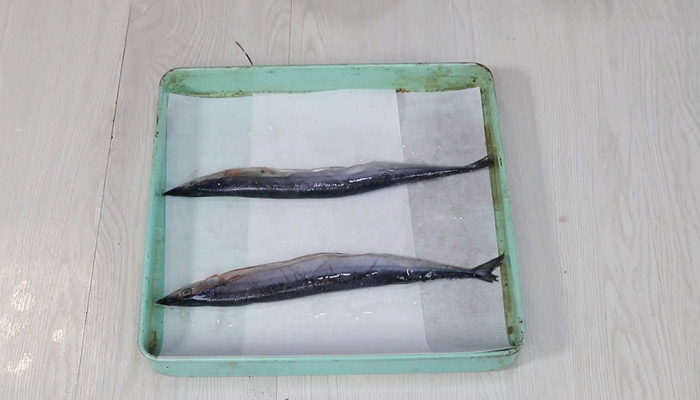 秋刀鱼如何烤 烤箱烤秋刀鱼的做法