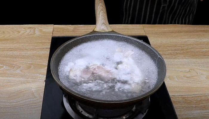 姜醋猪脚汤的做法 猪脚怎么煲汤