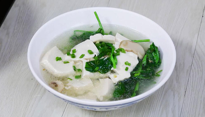 豌豆尖和豆腐怎么做好吃 豌豆尖蘑菇豆腐汤的做法