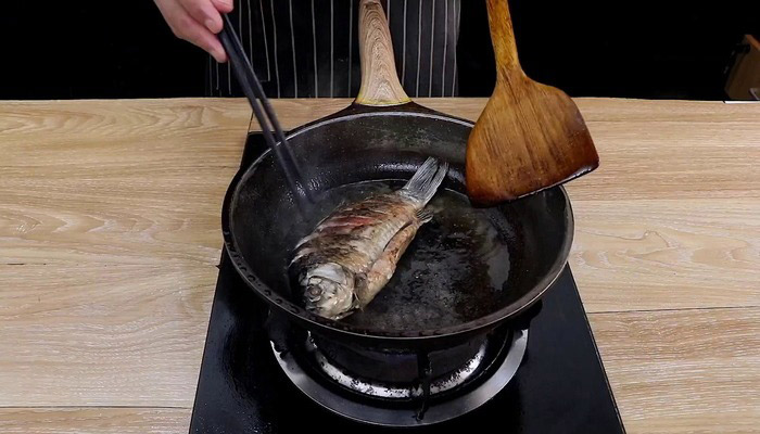 清炖鲫鱼汤最简单做法 怎么做清炖鲫鱼汤