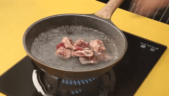 牛骨汤的家常做法 板栗牛骨头汤的做法