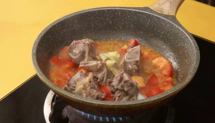 番茄牛骨汤的做法 番茄炖牛骨怎么做